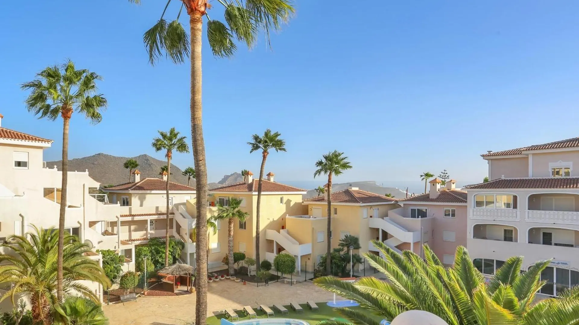 Lejlighed Amplio Apartamento Con Terraza Soleada, Piscina Y Wifi - Es-347-49 Arona  Spanien